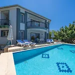 Hotel Lacitrus & *