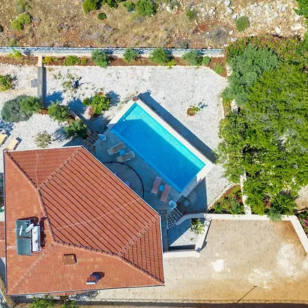 Lacitrus & Szálloda *