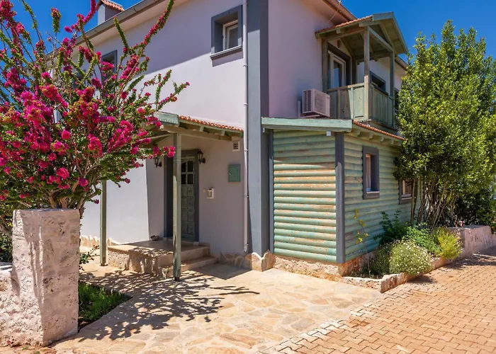 Szálloda Lacitrus & *