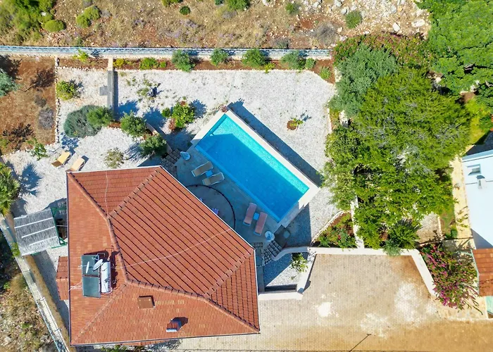 Lacitrus & Szálloda *